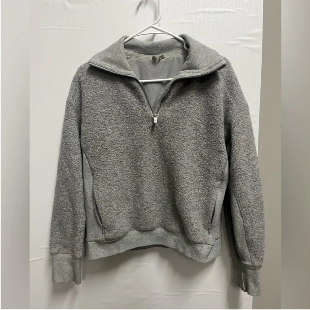 ⭐️❤️Lululemon athletica Gray Half-Zip Pullover - Picture 4 of 13